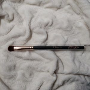 Eyeshadow shader brush